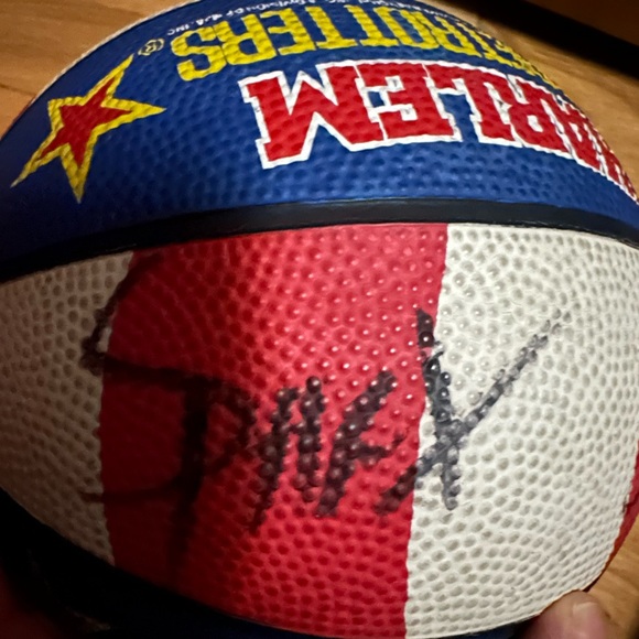 Vintage Harlem Globetrotters souvenir basketball & eight autographs from players - Picture 10 of 10